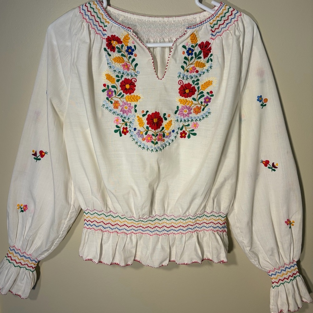 Vintage 70s Traditional Hungarian Women’s Embroidered White Peasant Blouse